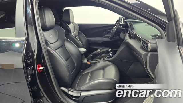 Hyundai Veloster 2019 — photo 13
