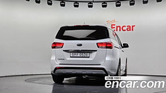 Kia Canival 2016 — photo 4