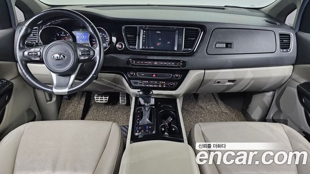 Kia Canival 2016 — photo 10