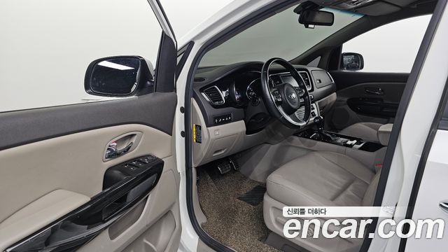 Kia Canival 2016 — photo 13