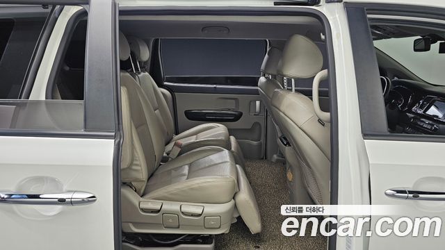 Kia Canival 2016 — photo 17