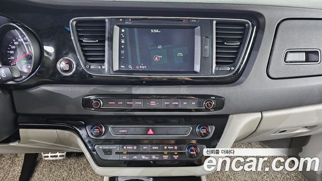 Kia Canival 2016 — photo 19