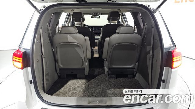 Kia Canival 2016 — photo 25