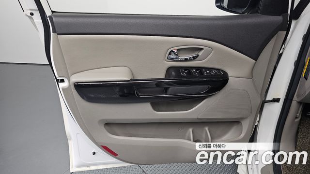 Kia Canival 2016 — photo 14