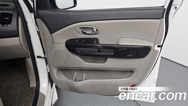 Kia Canival 2016 — photo 15