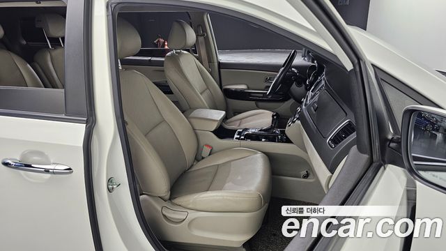 Kia Canival 2016 — photo 16