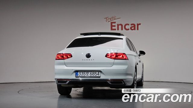Volkswagen Passat 2022 — photo 4