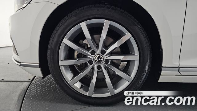 Volkswagen Passat 2022 — photo 5