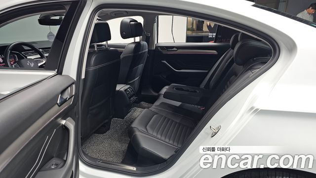 Volkswagen Passat 2022 — photo 18