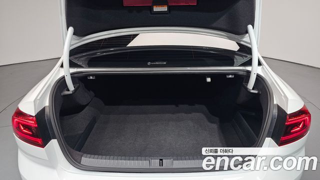 Volkswagen Passat 2022 — photo 26