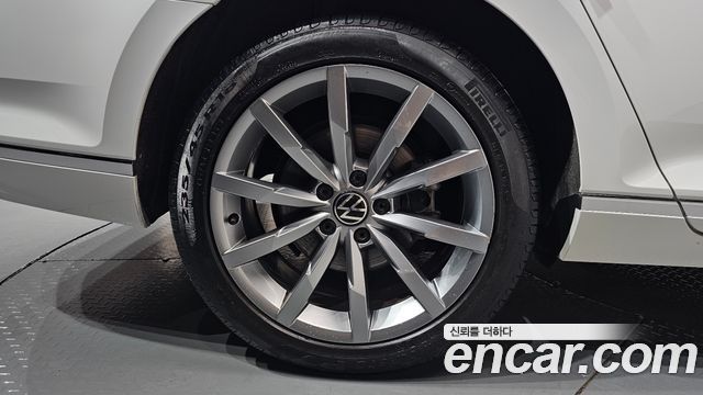 Volkswagen Passat 2022 — photo 7