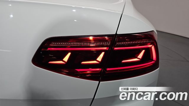 Volkswagen Passat 2022 — photo 9