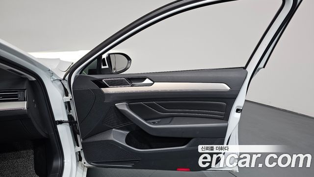 Volkswagen Passat 2022 — photo 14