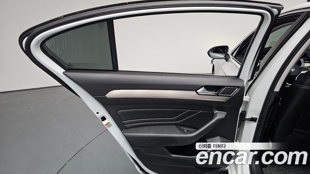 Volkswagen Passat 2022 — photo 15