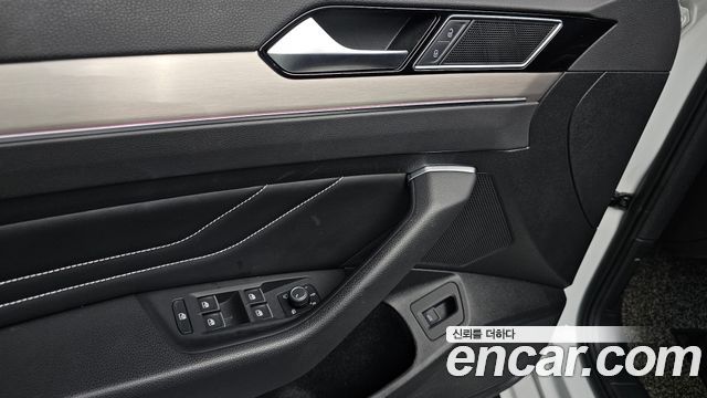 Volkswagen Passat 2022 — photo 35