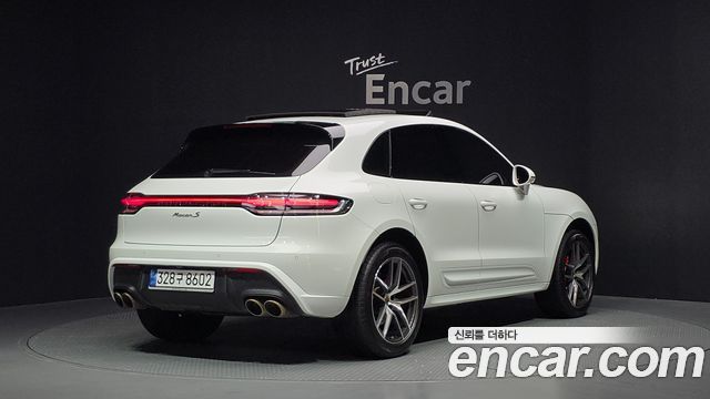 Porsche Macan 2022 — photo 2
