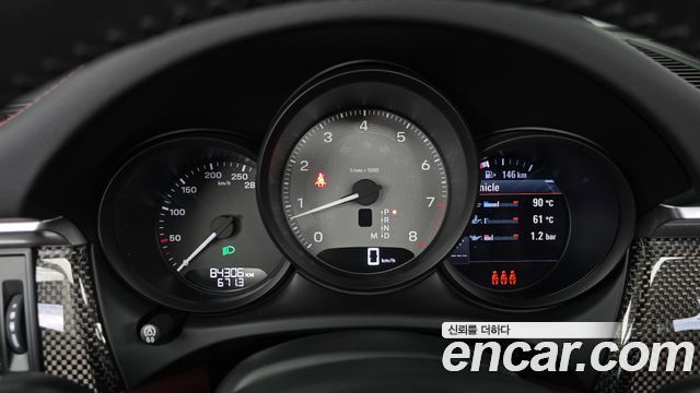 Porsche Macan 2022 — photo 11