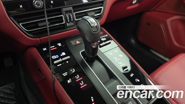 Porsche Macan 2022 — photo 12