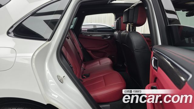 Porsche Macan 2022 — photo 17