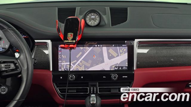 Porsche Macan 2022 — photo 18