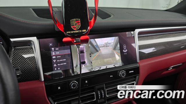 Porsche Macan 2022 — photo 20
