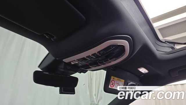 Porsche Macan 2022 — photo 23