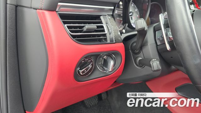 Porsche Macan 2022 — photo 24