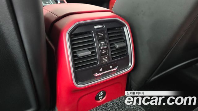 Porsche Macan 2022 — photo 25