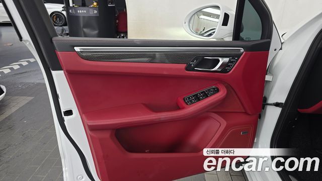 Porsche Macan 2022 — photo 14