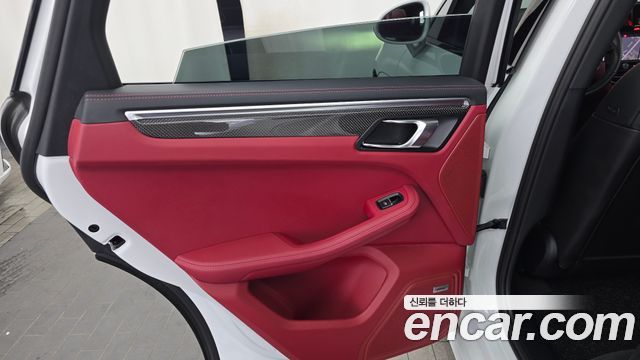 Porsche Macan 2022 — photo 15
