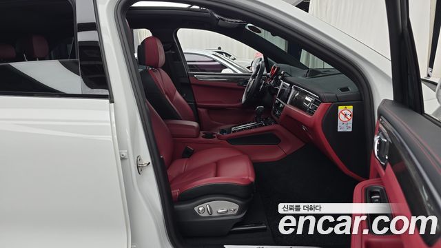 Porsche Macan 2022 — photo 16