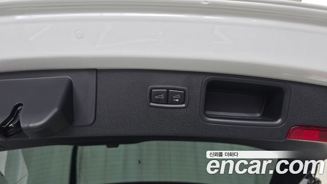 Porsche Macan 2022 — photo 27