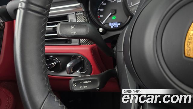 Porsche Macan 2022 — photo 28