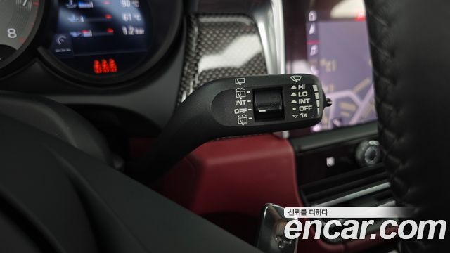 Porsche Macan 2022 — photo 29