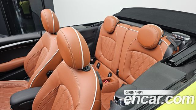 Mini Cooper Convertible 2022 — photo 18