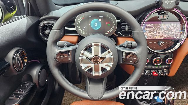 Mini Cooper Convertible 2022 — photo 19