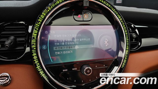 Mini Cooper Convertible 2022 — photo 22