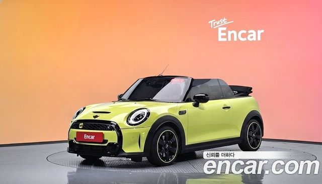 Mini Cooper Convertible 2022 — photo 1
