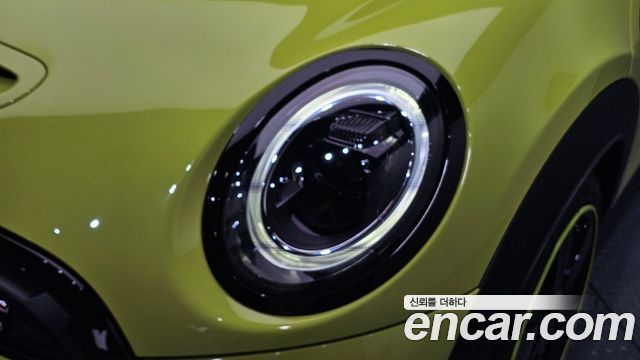 Mini Cooper Convertible 2022 — photo 8