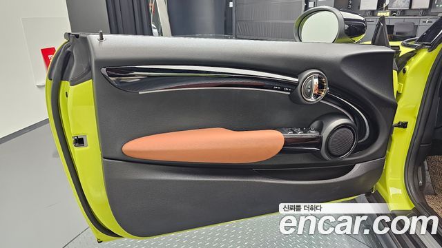 Mini Cooper Convertible 2022 — photo 14