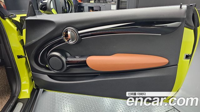 Mini Cooper Convertible 2022 — photo 15