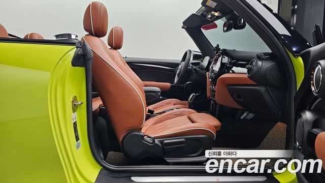 Mini Cooper Convertible 2022 — photo 16