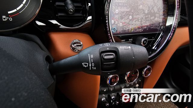 Mini Cooper Convertible 2022 — photo 27