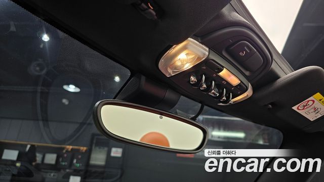 Mini Cooper Convertible 2022 — photo 31