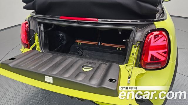 Mini Cooper Convertible 2022 — photo 32