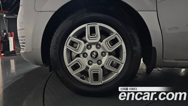 Hyundai Staria 2025 — photo 5