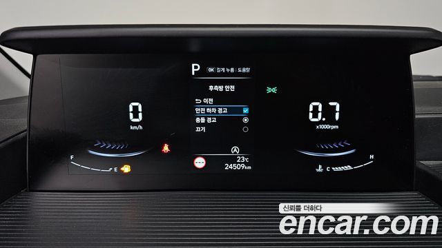 Hyundai Staria 2025 — photo 11