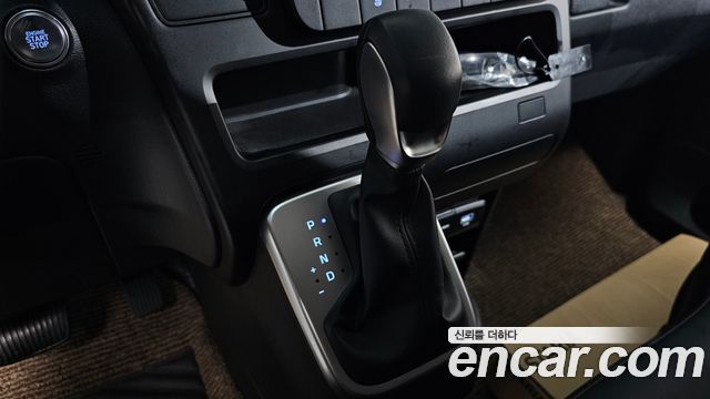 Hyundai Staria 2025 — photo 12