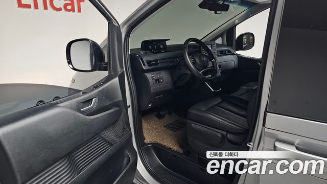 Hyundai Staria 2025 — photo 13