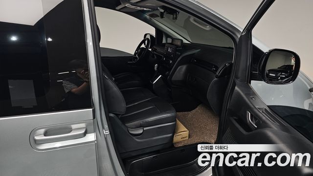 Hyundai Staria 2025 — photo 17